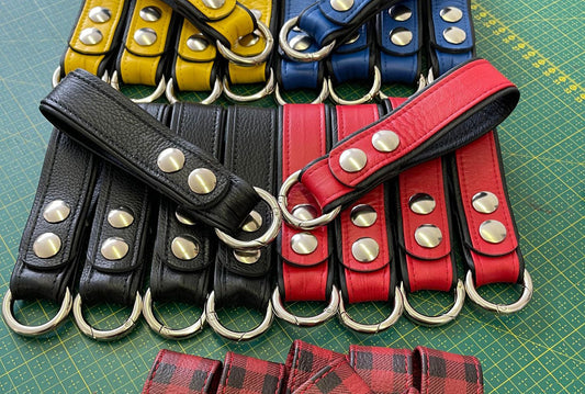 leather keychains made by Kink Garage in Montreal. Porte-clefs fait à la main a Montréal.